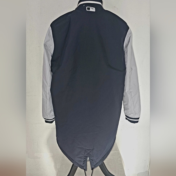 New York Yankees Authentic Team-Issued Navy Jacket from the 2023 MLB Season - Picture 3 of 5